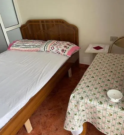 Uji Ftohte Villa *